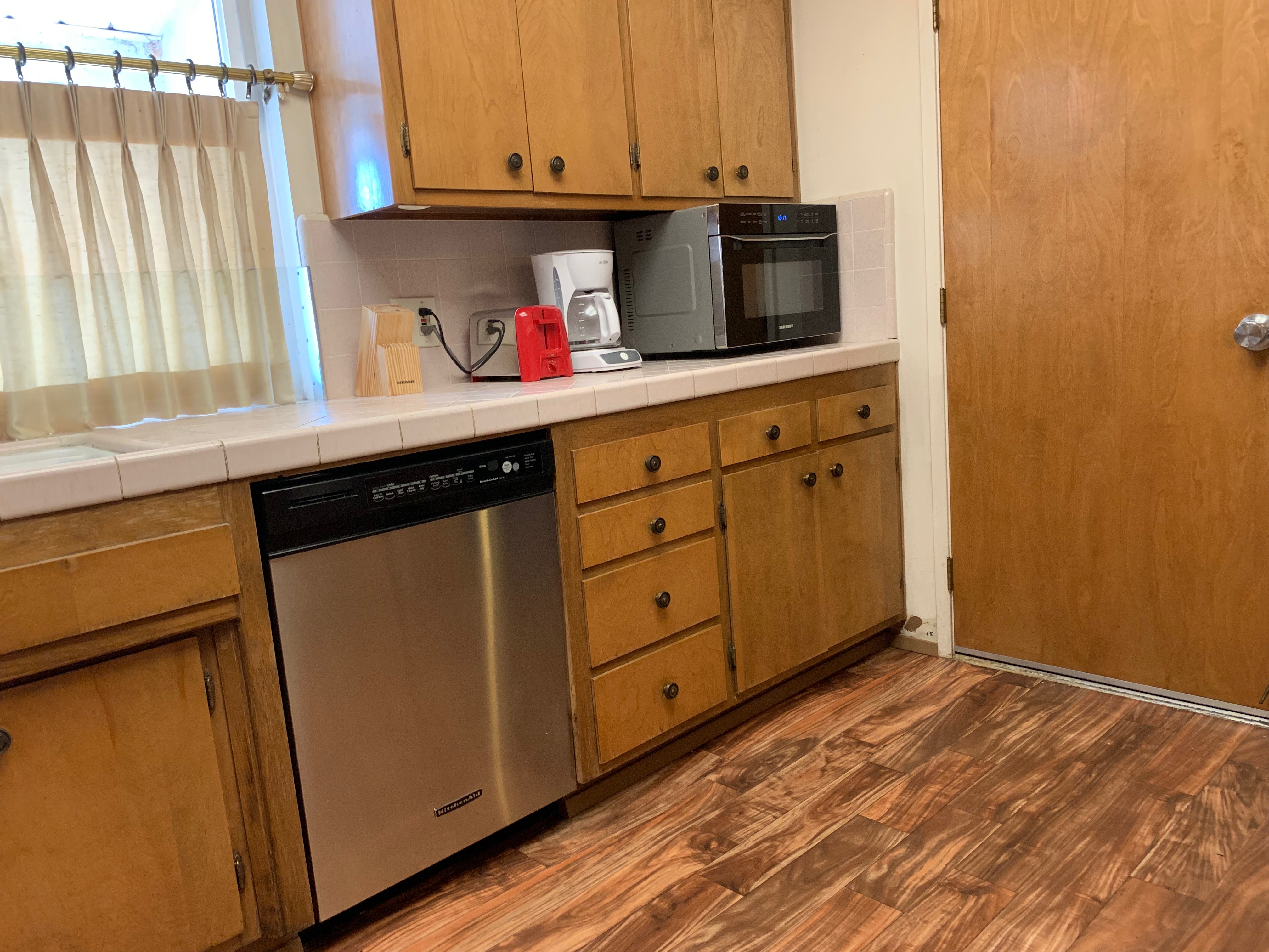 Big House on 71st<Br><span class='prod-sub-title'>House with 3 bd 2 ba</span> - Image 11
