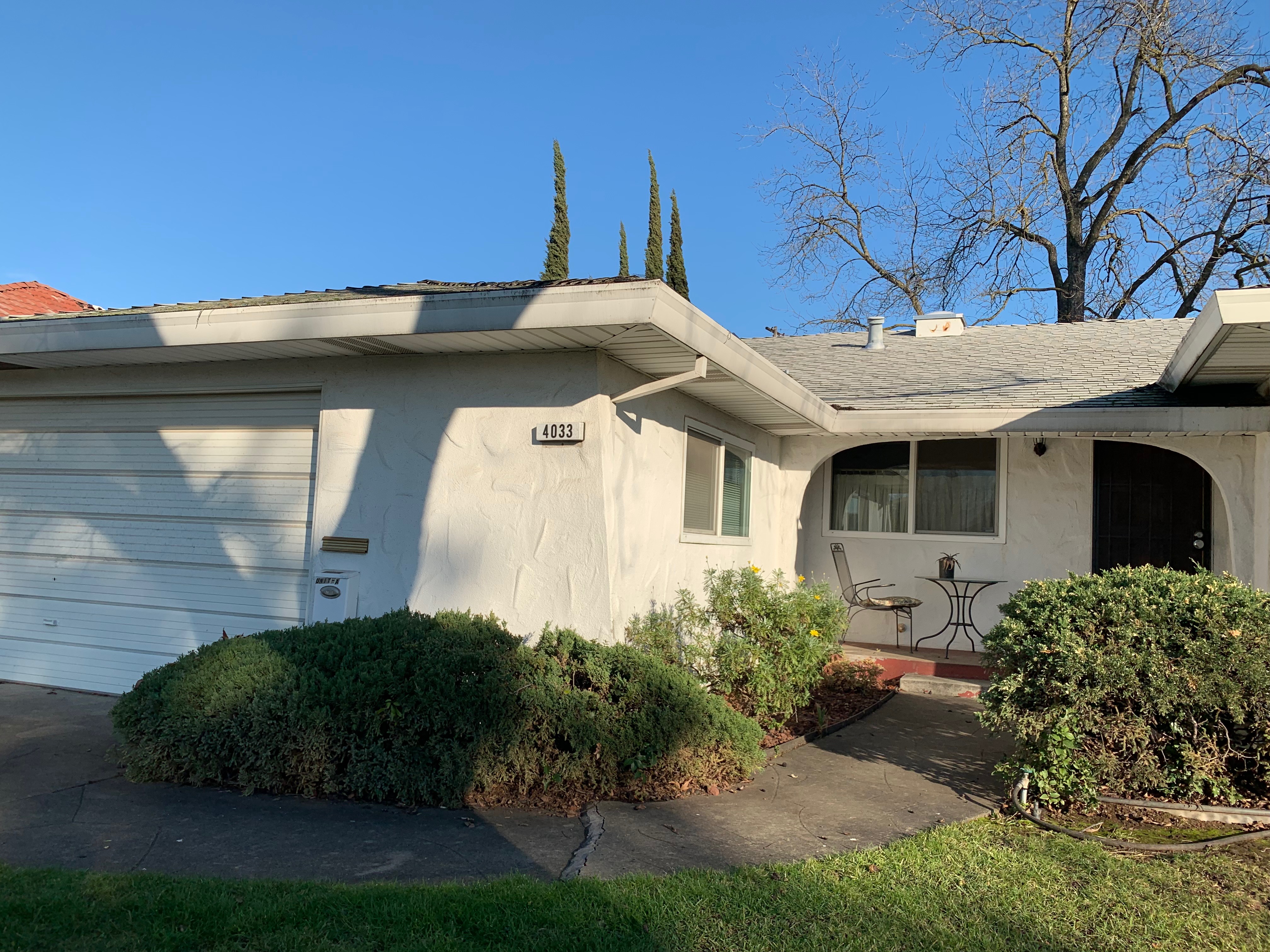 Big House on 71st<Br><span class='prod-sub-title'>House with 3 bd 2 ba</span>